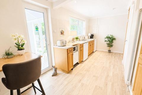2 bedroom semi-detached bungalow for sale, Overbrook, Evesham