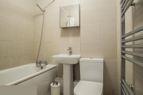 3 bedroom flat to rent, Everington Street, Hammersmith, London