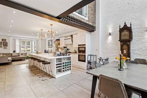 5 bedroom house to rent, Grafton Square, London SW4