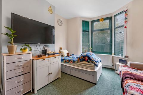 1 bedroom flat for sale, Norlington Road, London