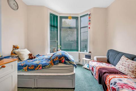 1 bedroom flat for sale, Norlington Road, London