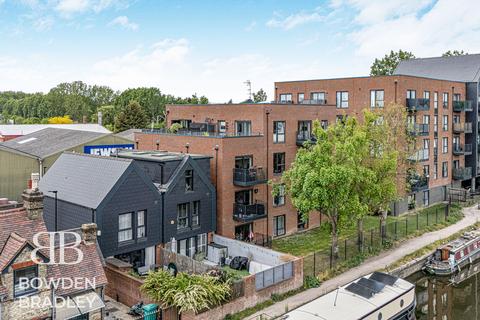 Hazlemere Marina, Waltham Abbey, EN9