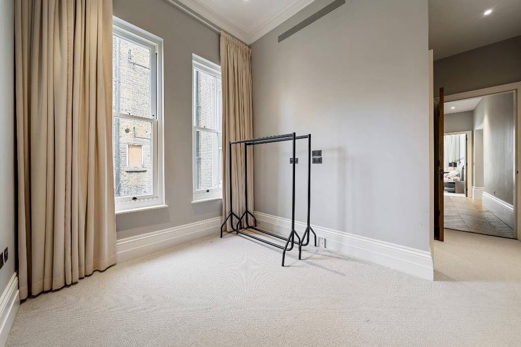 Walk-in wardrobe