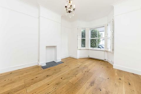 2 bedroom house for sale, Avenue Road, Hampton TW12