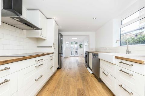 2 bedroom house for sale, Avenue Road, Hampton TW12
