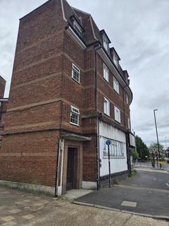2 bedroom flat to rent, Great West Road, Hounslow TW5
