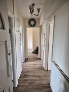 2 bedroom flat to rent, Great West Road, Hounslow TW5