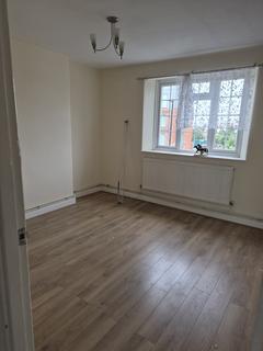 2 bedroom flat to rent, Great West Road, Hounslow TW5