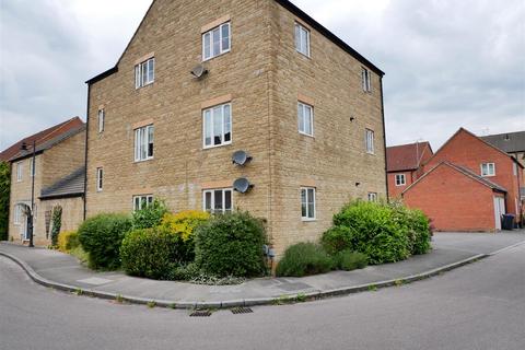 2 bedroom flat for sale, Minnow Close, Calne