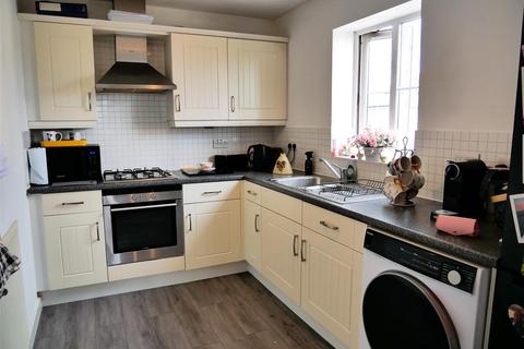 2 bedroom flat for sale, Minnow Close, Calne