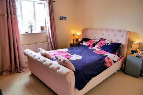 2 bedroom flat for sale, Minnow Close, Calne
