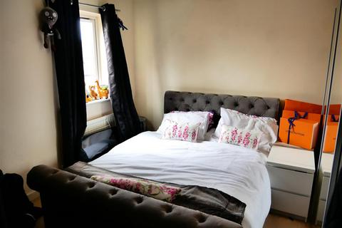 2 bedroom flat for sale, Minnow Close, Calne