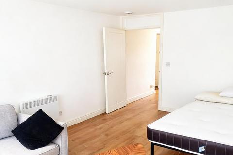 Studio to rent, Crib Street, Ware SG12