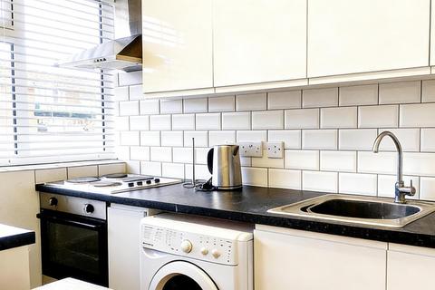 Studio to rent, Crib Street, Ware SG12