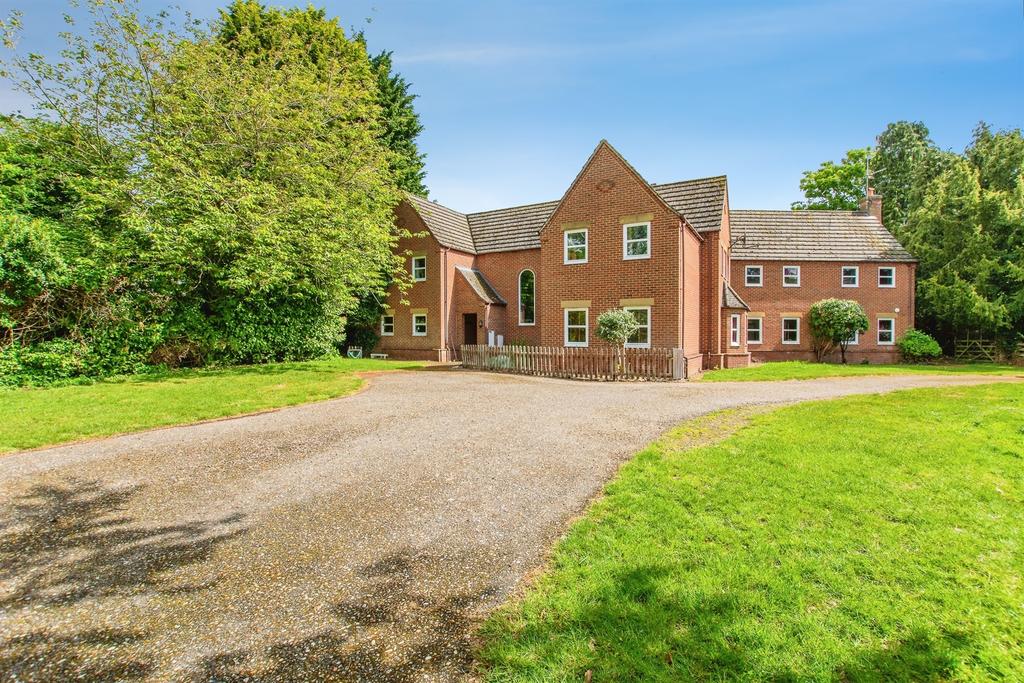 6 bedroom detached house for sale