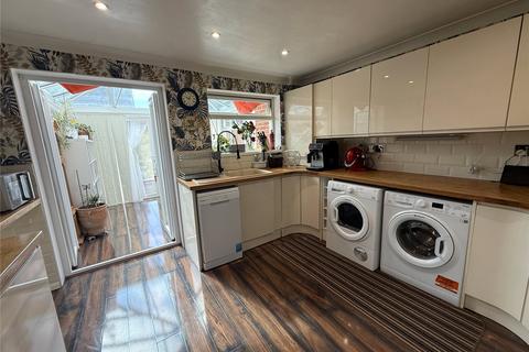 3 bedroom semi-detached house to rent, Dempsey Close, Southampton, Hampshire, SO19