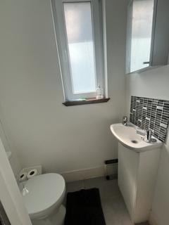 2 bedroom flat to rent, Grove Road, Eastbourne BN21