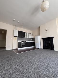 2 bedroom flat to rent, Grove Road, Eastbourne BN21