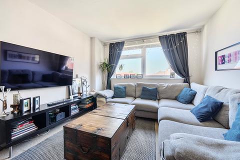 2 bedroom maisonette for sale, Cheviot Close, Enfield