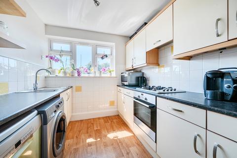2 bedroom maisonette for sale, Cheviot Close, Enfield