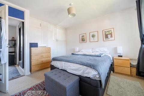 2 bedroom maisonette for sale, Cheviot Close, Enfield