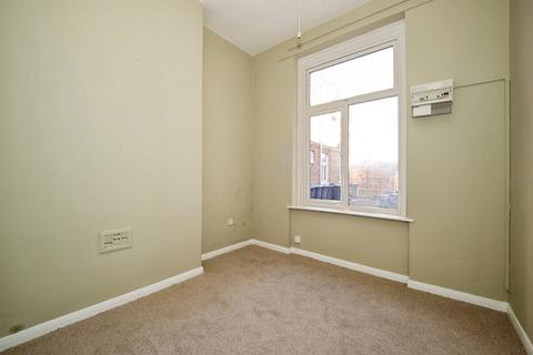 1 bedroom apartment to rent, West Parade, Lincolnshire DN31