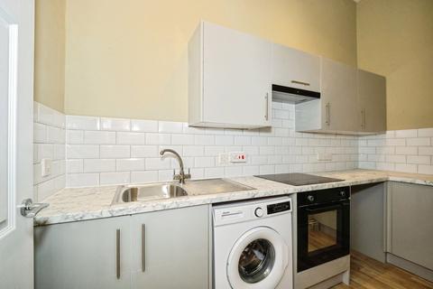 1 bedroom apartment to rent, West Parade, Lincolnshire DN31
