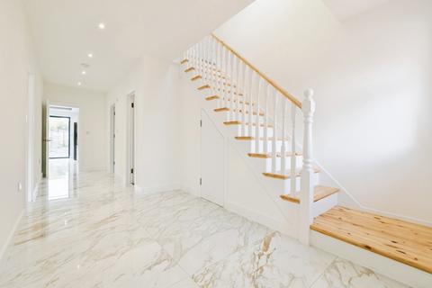 4 bedroom semi-detached house for sale, Ennerdale Avenue, Hornchurch, RM12