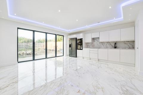 4 bedroom semi-detached house for sale, Ennerdale Avenue, Hornchurch, RM12