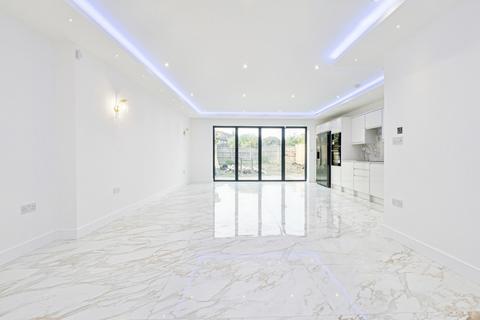 4 bedroom semi-detached house for sale, Ennerdale Avenue, Hornchurch, RM12