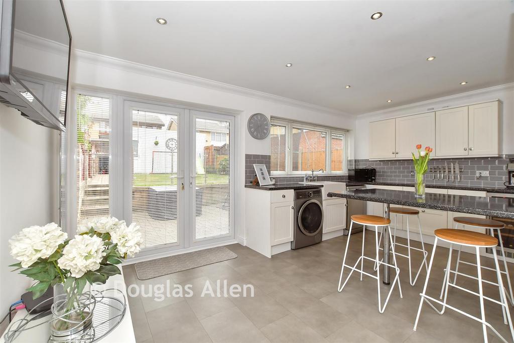 Kitchen/Breakfast Area
