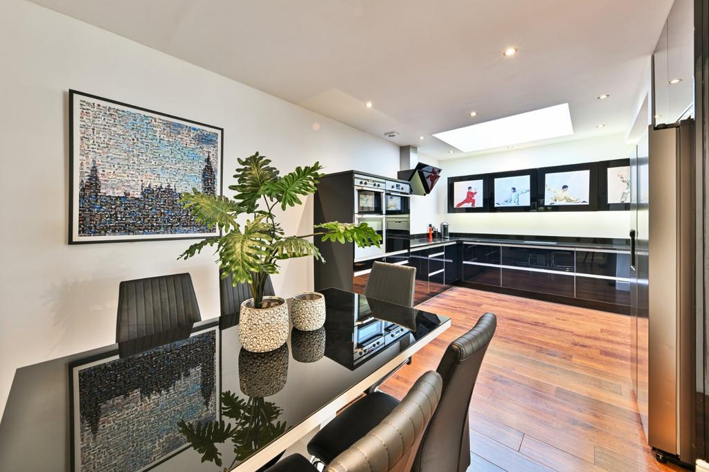 Kitchen/ Dining