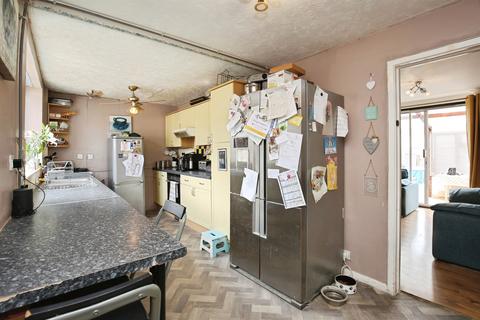 3 bedroom terraced house for sale, Raybrook Crescent, Swindon