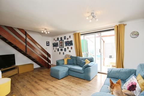 3 bedroom terraced house for sale, Raybrook Crescent, Swindon
