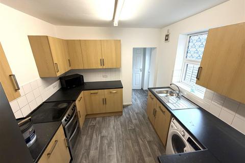 4 bedroom terraced house to rent, Langhorn Road, Swaythling