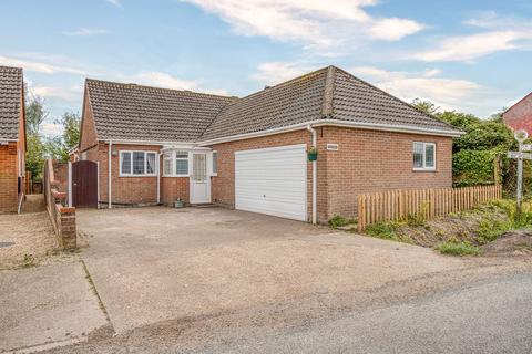 4 bedroom detached bungalow for sale, The Street, Hickling
