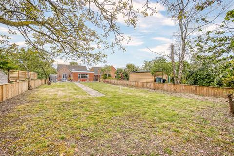 4 bedroom detached bungalow for sale, The Street, Hickling