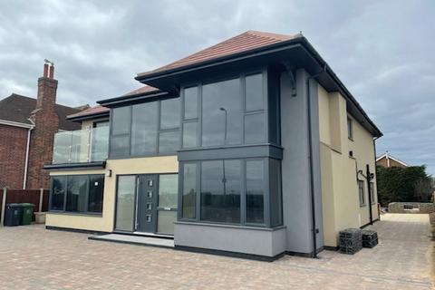 4 bed detached house for rent in Marine Parade, Gorleston, GREAT YARMOUTH