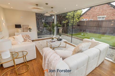 4 bedroom bungalow for sale, Gosforth Park Villas, North Gosforth, Newcastle Upon Tyne