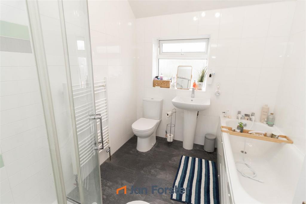 House in Newcastle Upon Tyne - View 5