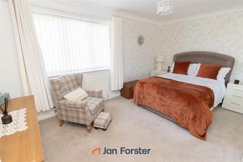 2 bedroom end of terrace house for sale, Garden Close, Seaton Burn, Newcastle Upon Tyne
