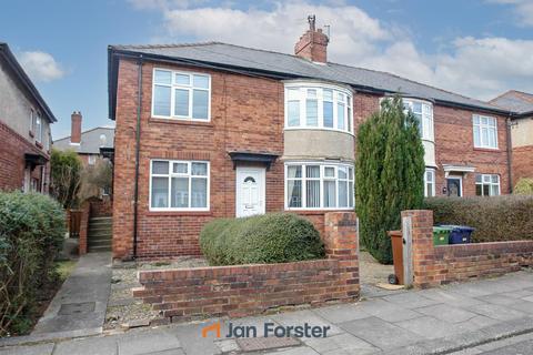 2 bedroom flat to rent, Ferndene Grove, High Heaton, Newcastle Upon Tyne