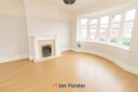 2 bedroom flat to rent, Ferndene Grove, High Heaton, Newcastle Upon Tyne