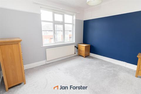 2 bedroom flat to rent, Ferndene Grove, High Heaton, Newcastle Upon Tyne