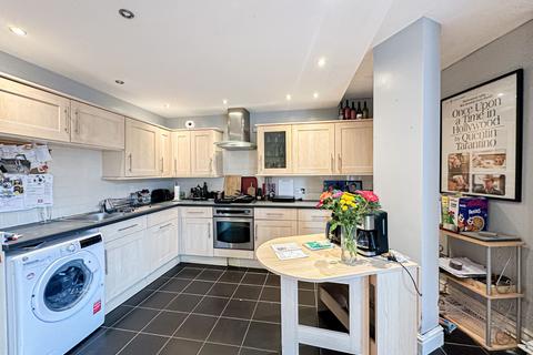 2 bedroom flat for sale, Pensby Road, Heswall, CH60