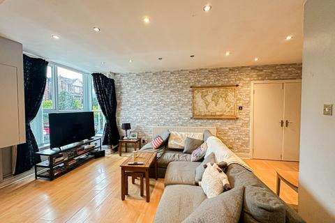 2 bedroom flat for sale, Pensby Road, Heswall, CH60