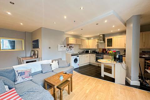 2 bedroom flat for sale, Pensby Road, Heswall, CH60