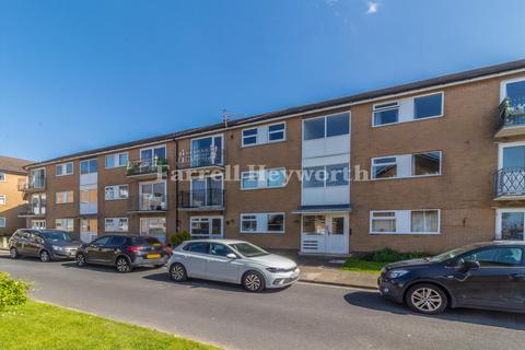 Flat - South Lawn, Blackpool FY4
