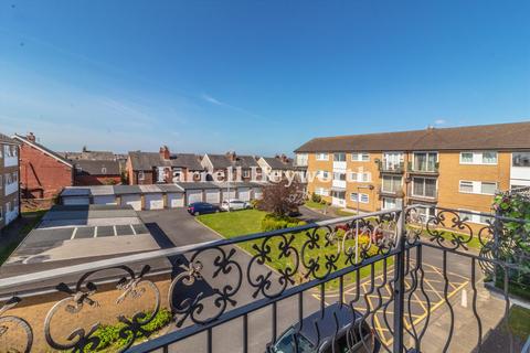 2 bedroom flat for sale, South Lawn, Blackpool FY4