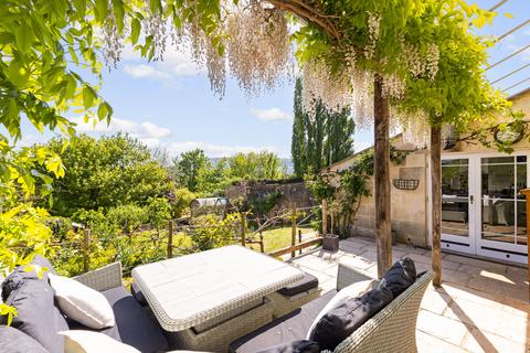 4 bedroom link detached house for sale